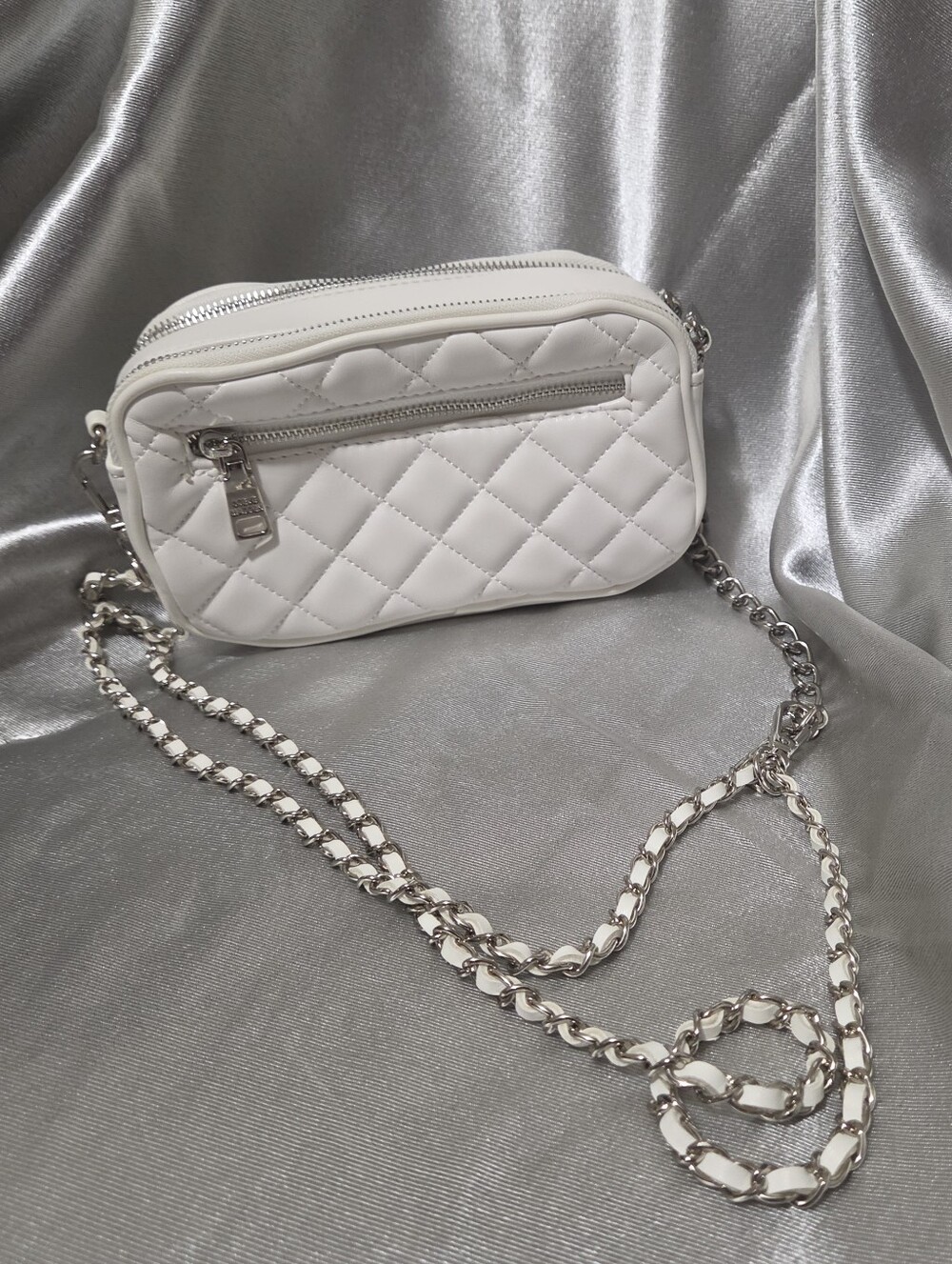 Steve Madden White Quilted Crossbody Bag with Silver Chain - Picture 2 of 5